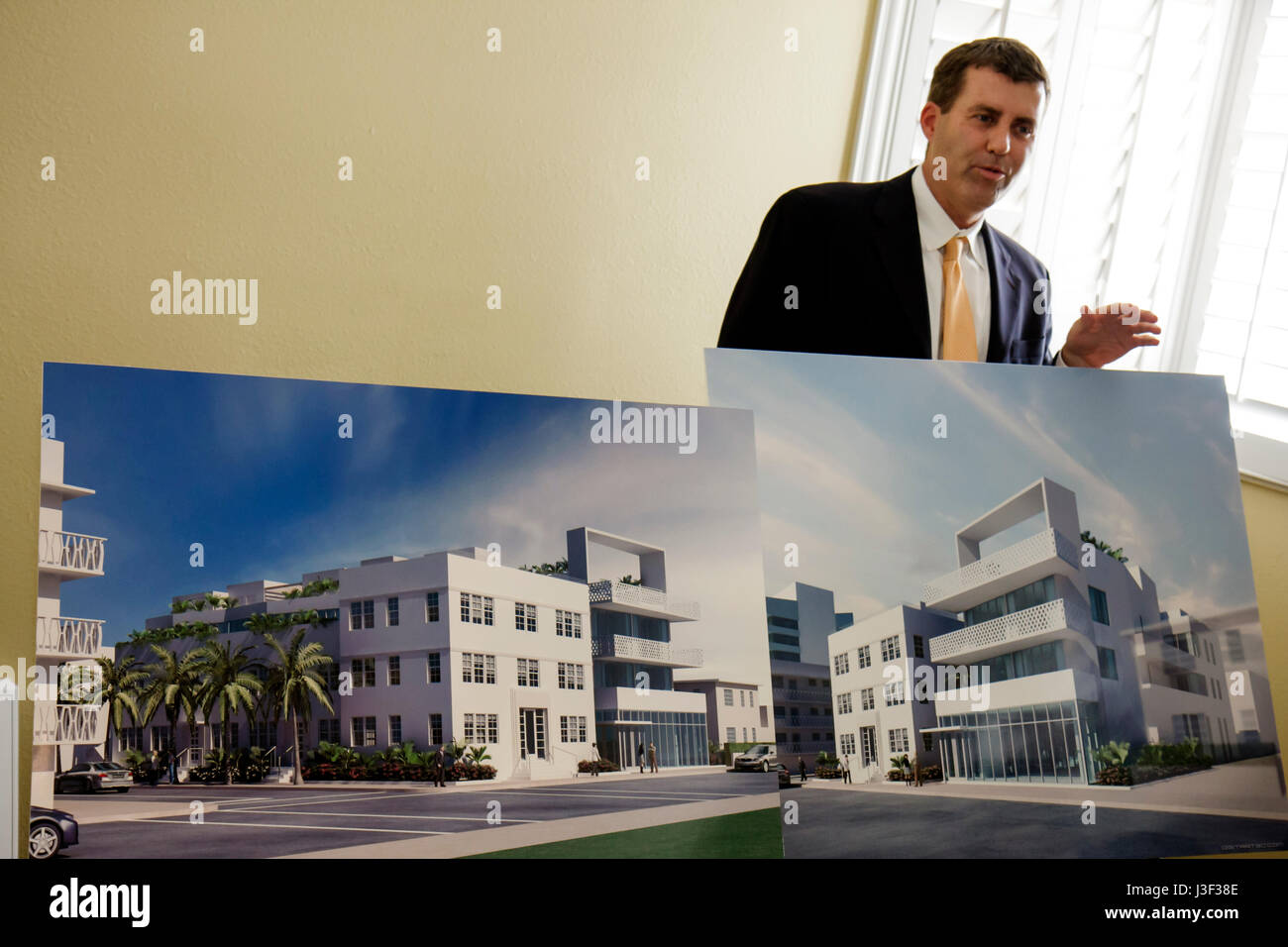 Miami Beach, Florida, Entwickler, Entwickler, Präsentation, Projekt, schlug ein neues Hotel vor, Hotels, Unterkunft, Rechtsanwalt, Foto, Poster, Erwachsene Erwachsene Männer Männer, des Stockfoto