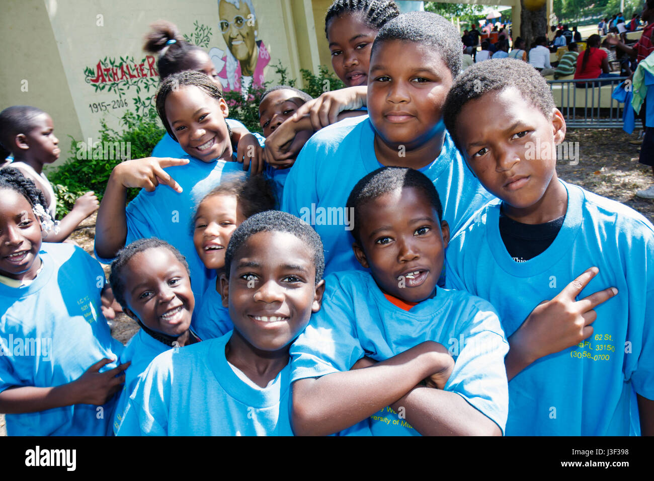 Miami Florida, Little Haiti, Range Park, Back to School Schwarze Jungen, männliche Kinder Kinder Kinder Jugendliche, Mädchen Mädchen weiblich, Gruppe, Studenten pu Stockfoto