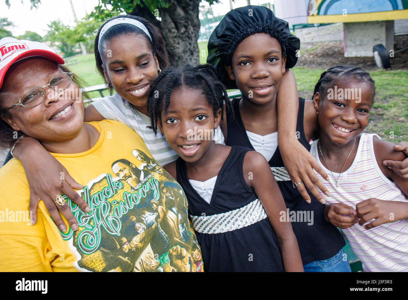 Miami Florida, Little Haiti, Range Park, Back to School Event, Schwarze Schwarze Afrikaner ethnische Minderheit, Erwachsene Erwachsene Frau Frauen weibliche Dame, Mädchen gir Stockfoto