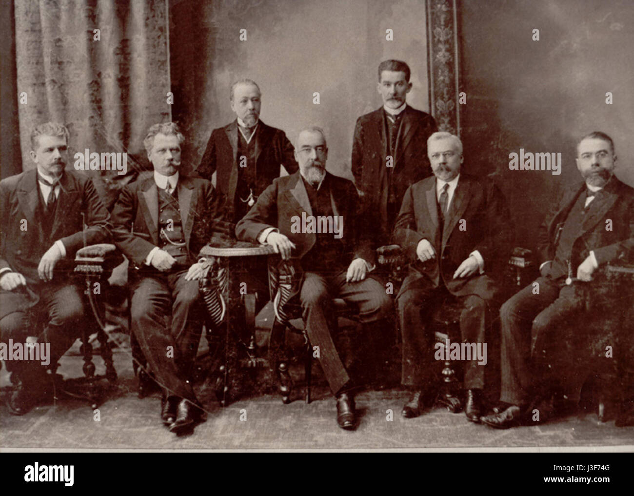 Dieses Bild mit der Bezeichnung „Foto sgu1“ erfasst einen Moment oder eine Szene, wahrscheinlich aus einem historischen oder künstlerischen Kontext, und bietet eine visuelle Aufzeichnung des Motivs. Stockfoto