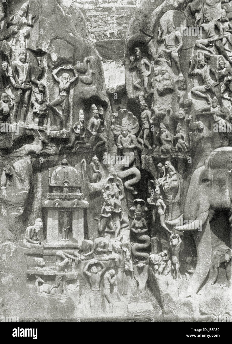 Ganga Mahabalipuram bezieht sich auf die berühmte antike Stadt Mahabalipuram, die an der Küste von Tamil Nadu in Indien liegt. Es war ein bedeutendes Zentrum während der Pallava-Dynastie, bekannt für seine Tempel und die Felsenarchitektur. Stockfoto