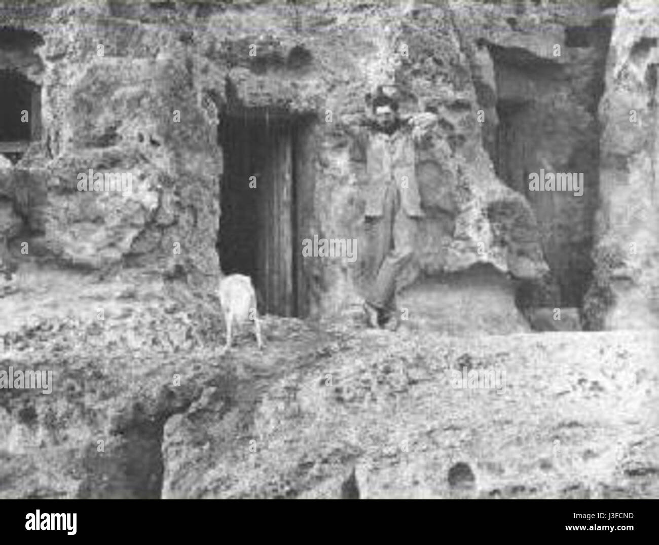 Flinders Petrie, ein renommierter britischer Ägyptologe, führte um 1880 archäologische Arbeiten in Gizeh durch und trug zum Verständnis der altägyptischen Zivilisation bei, insbesondere durch seine Studien über die Pyramiden und Gräber. Stockfoto