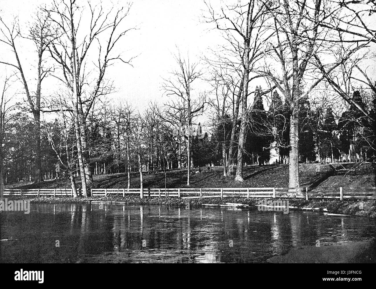 „For Remembrance“ ist ein von Agnes Repplier herausgearbeitetes Werk, eine Sammlung von Essays und Reflexionen, die Einblicke in die menschliche Natur und Gesellschaft mit einem Schwerpunkt auf Erinnerung und Erinnerung bietet. Stockfoto