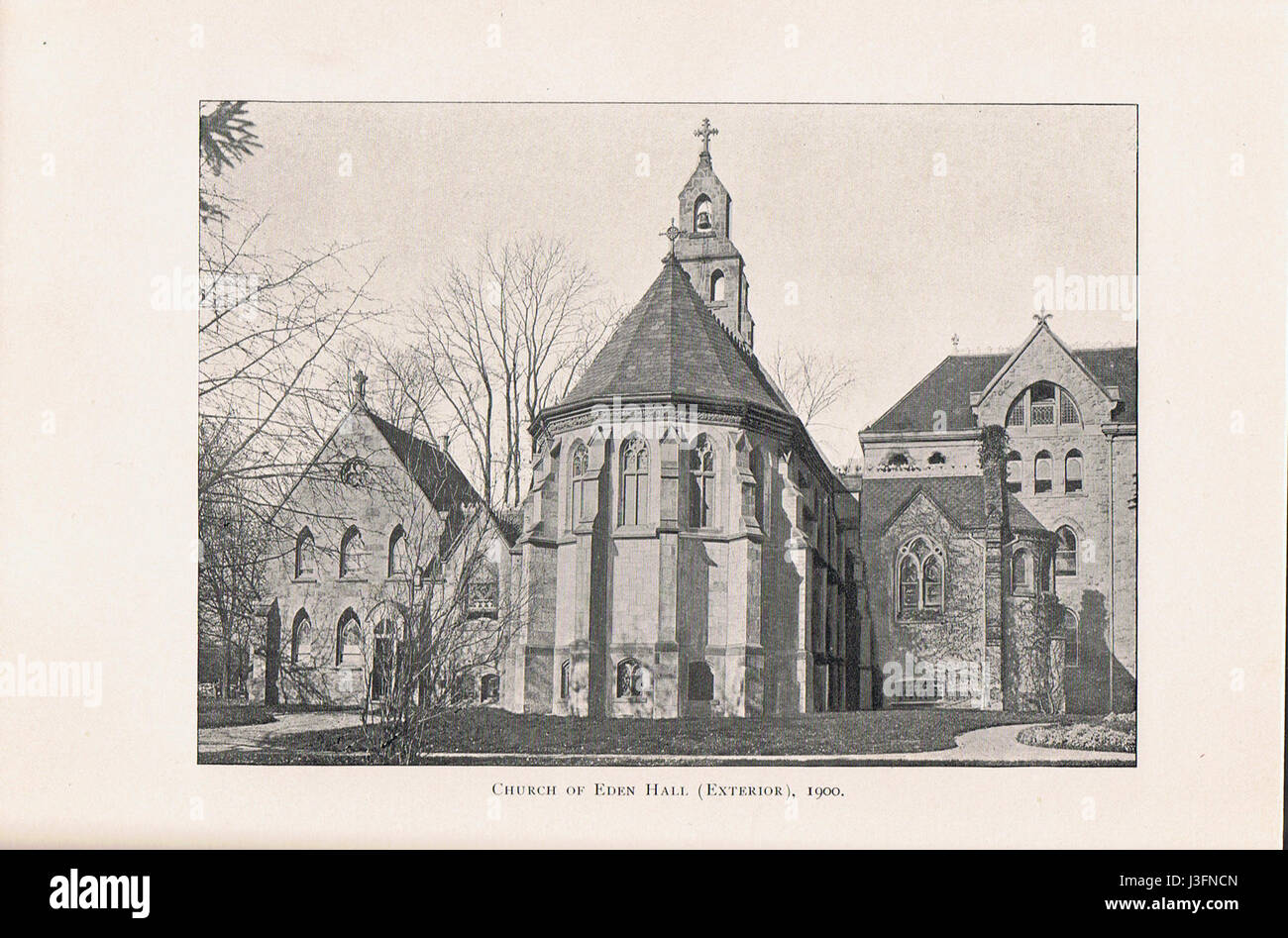 „For Remembrance“ ist ein Buch von Agnes Repplier. Es enthält Essays zu verschiedenen Themen, die sich auf Reflexionen, historische Ereignisse und persönliche Einblicke in Leben und Erinnerung konzentrieren. Stockfoto