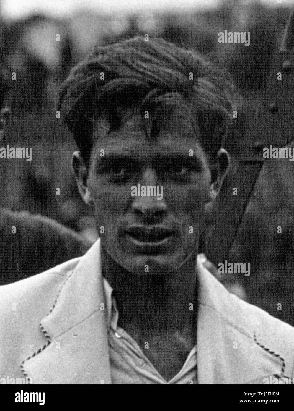 Frank Shields war in den 1930er Jahren ein bekannter US-amerikanischer Tennisspieler Bekannt für seine beeindruckenden Fähigkeiten auf dem Platz, spielte er eine Schlüsselrolle beim Erfolg des US-Tennis während dieser Ära und gewann zahlreiche Titel während seiner Karriere. Stockfoto