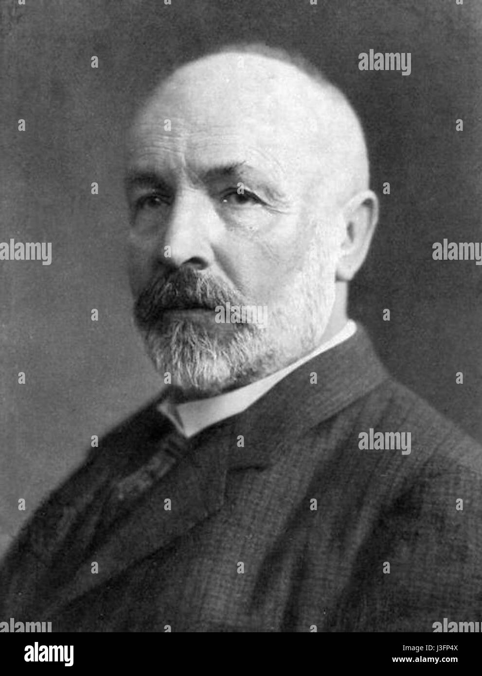 Georg Cantor war ein deutscher Mathematiker, der für die Entwicklung der Mengentheorie und des Konzepts der Unendlichkeit bekannt war und einen bedeutenden Einfluss auf die moderne Mathematik hatte. Stockfoto