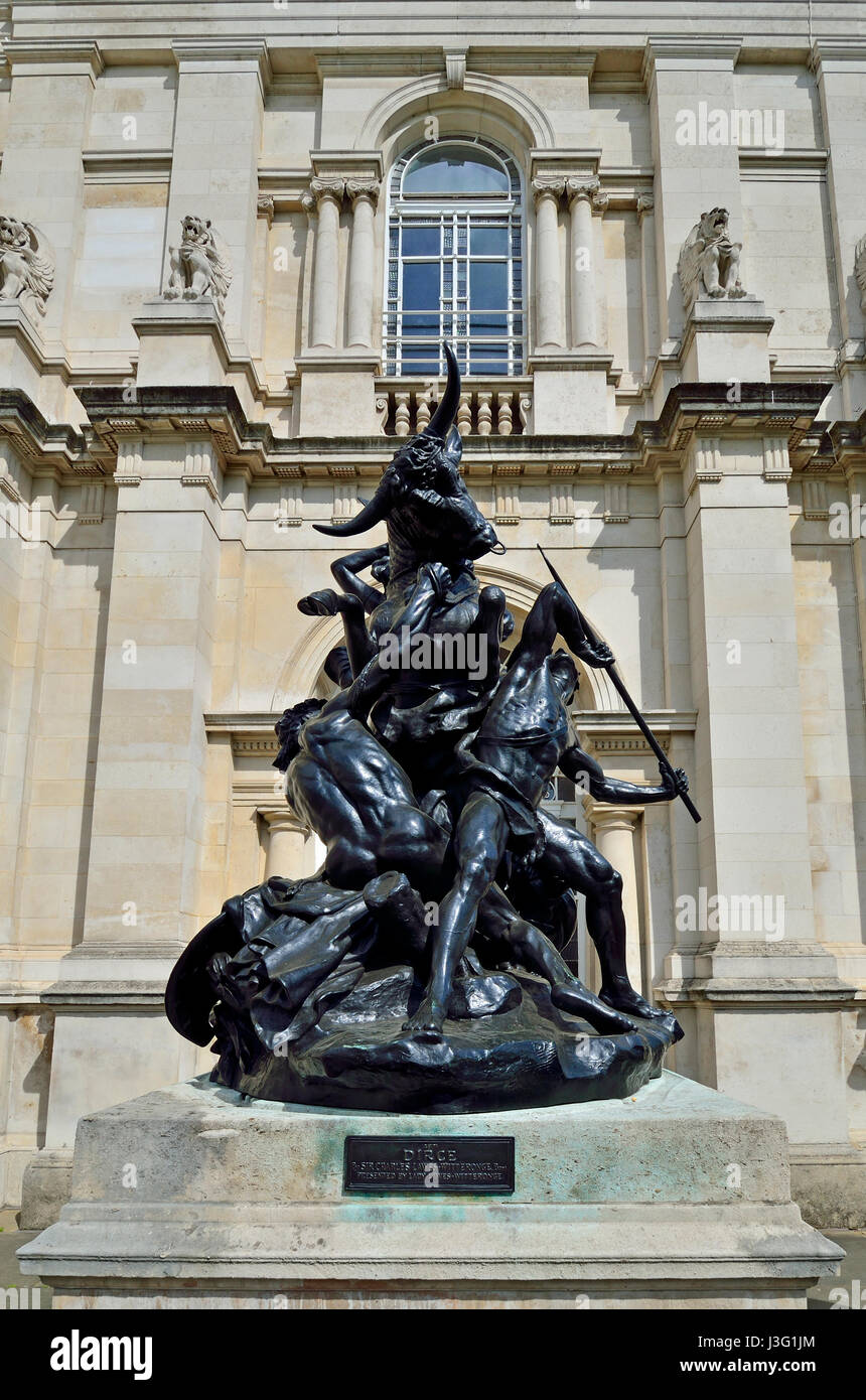 London, England, Vereinigtes Königreich. Statue außerhalb Tate Britain, Millbank. "Dirge" (Sir Charles Lawes-Witteronge) Stockfoto