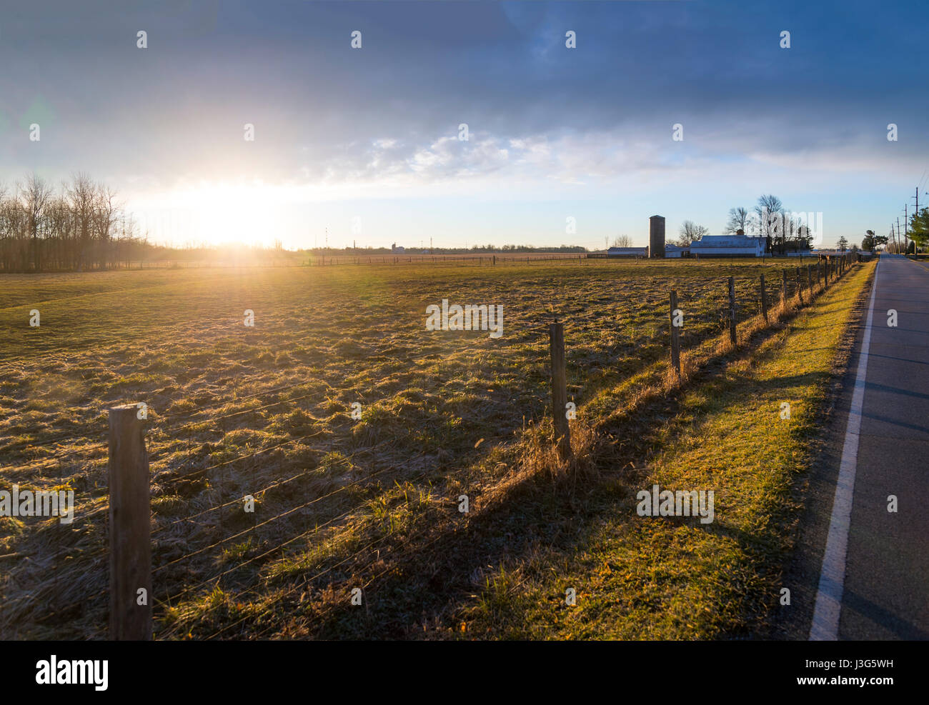 Ruhige Sunrise ländlichen Bauernhof Indiana USA Stockfoto