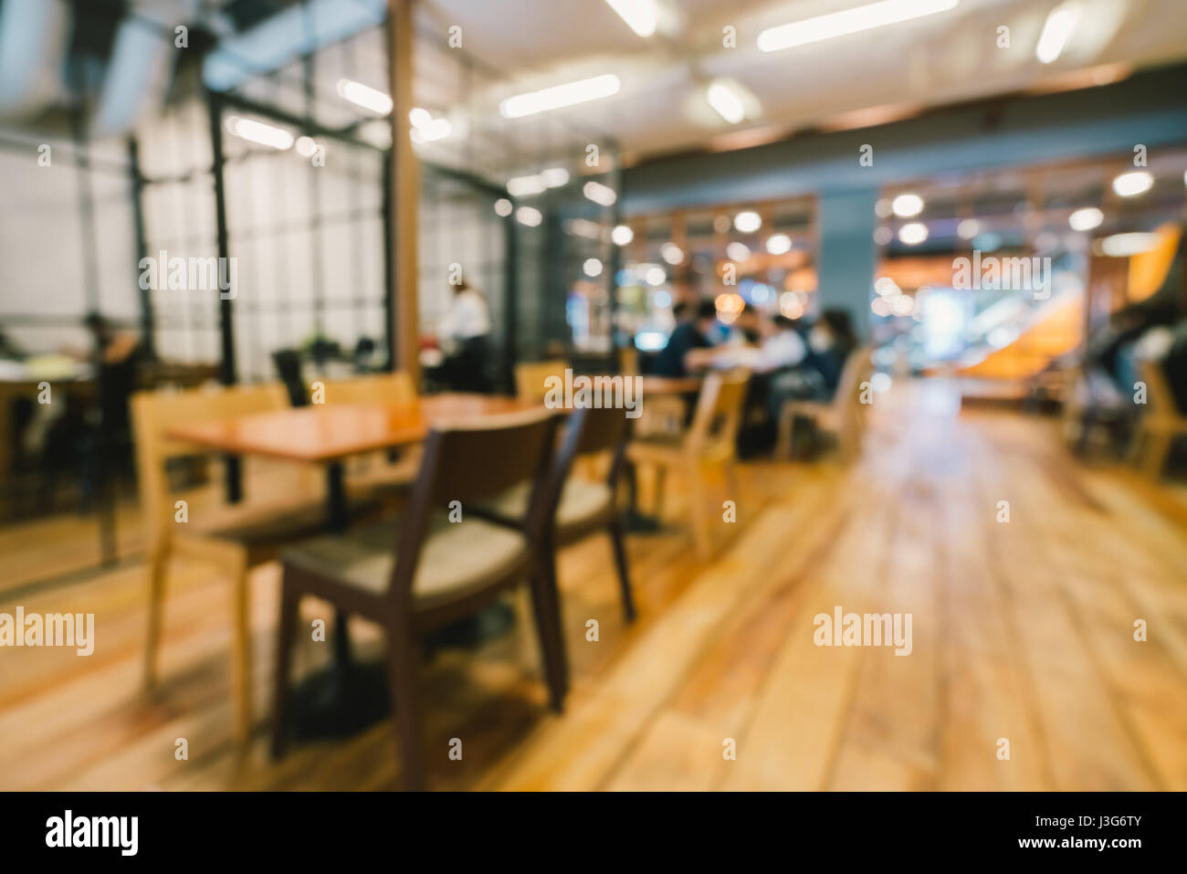 Blur Hintergrund der modernen Coffee Shop oder im Hallenbad Cafe. casual lifestyle Konzept oder Grafik Ressource Stockfoto