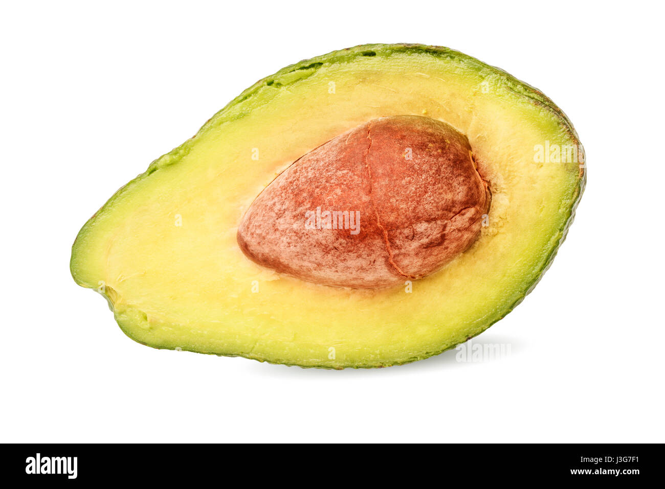 die Hälfte der Reife Avocado mit Samen isoliert auf weiss Stockfoto