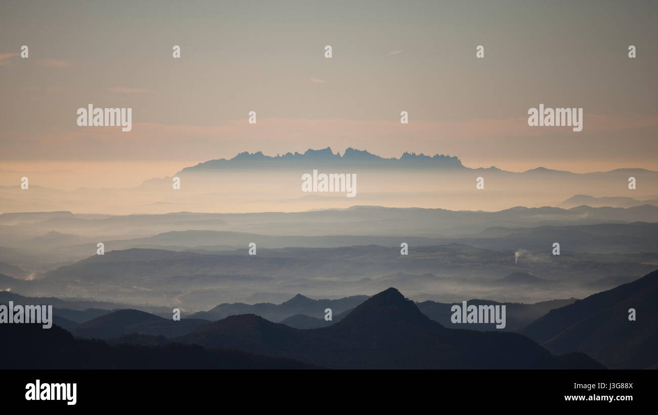 Form der magische Berg Montserrat bei Sonnenuntergang Stockfoto