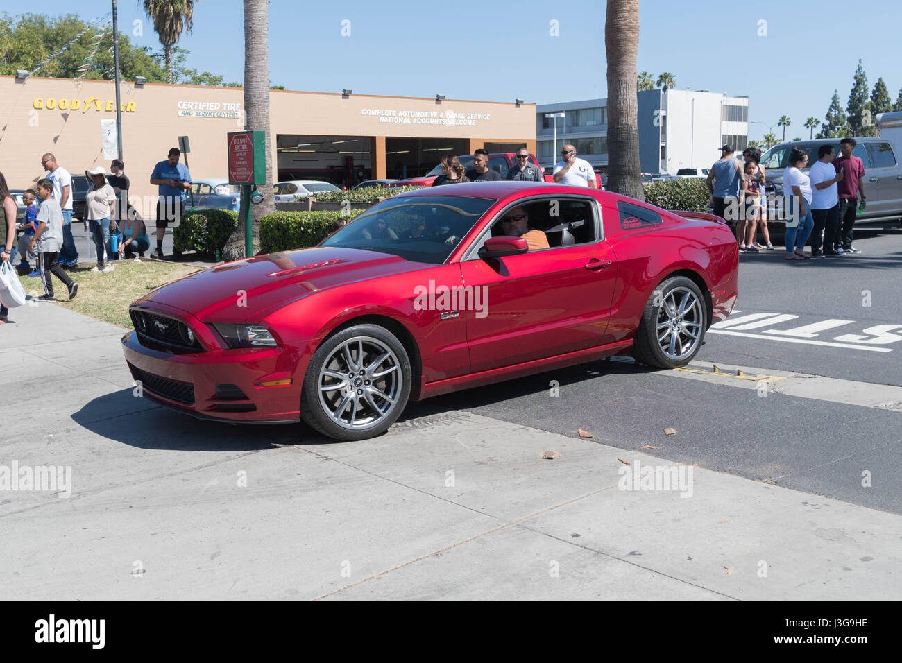 Buena Park, USA - 30. April 2017: Ford Mustang 5.0 fünften Generation auf dem Display während der fabelhaften Furten Forever Stockfoto