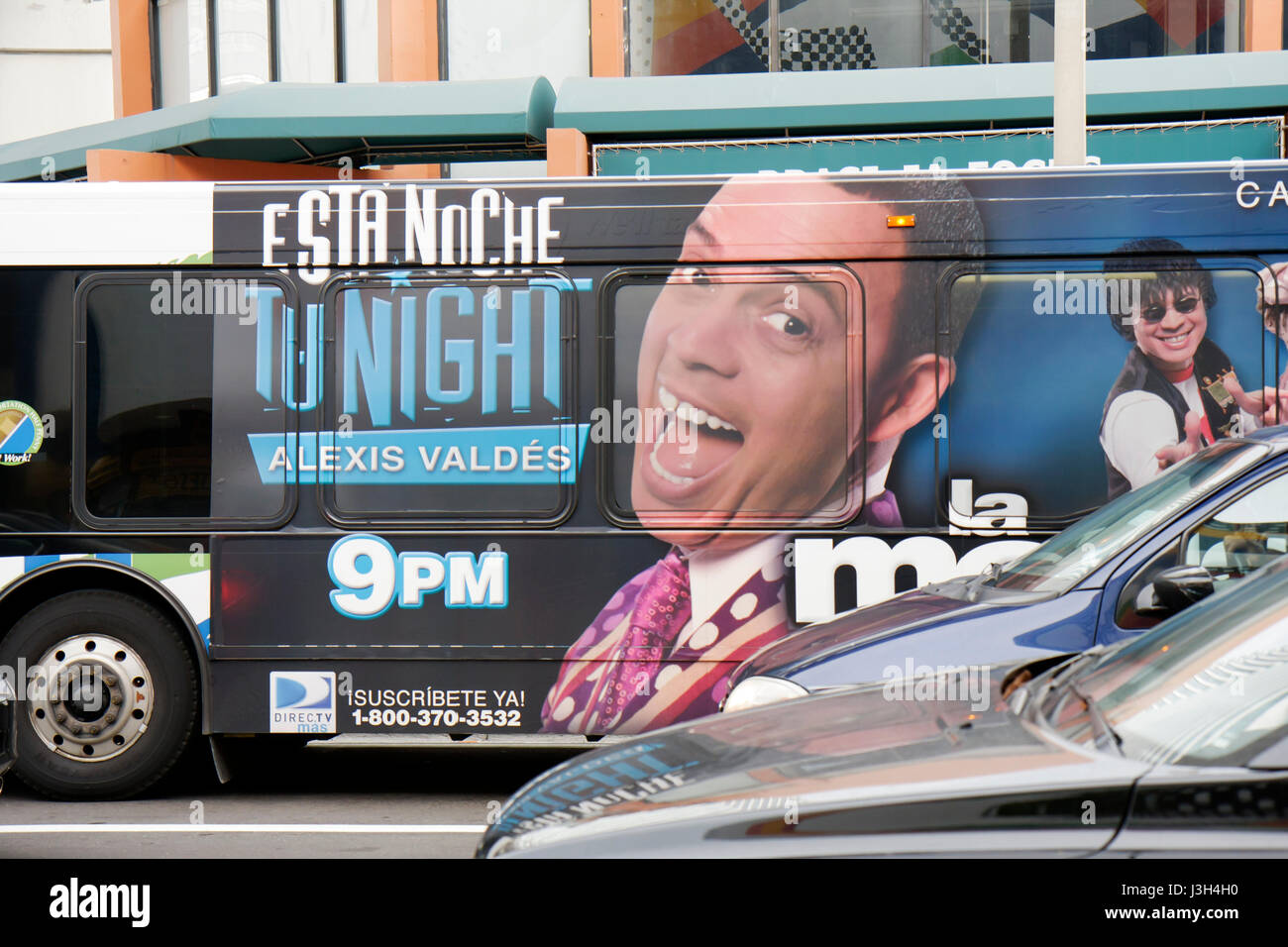 Miami Florida, Flagler Street, Metrobus, Bus, Bus, öffentliche Verkehrsmittel, Fahrzeugverpackung und Werbung, Werbung, Werbung, hispanische Fernsehwerbung Stockfoto
