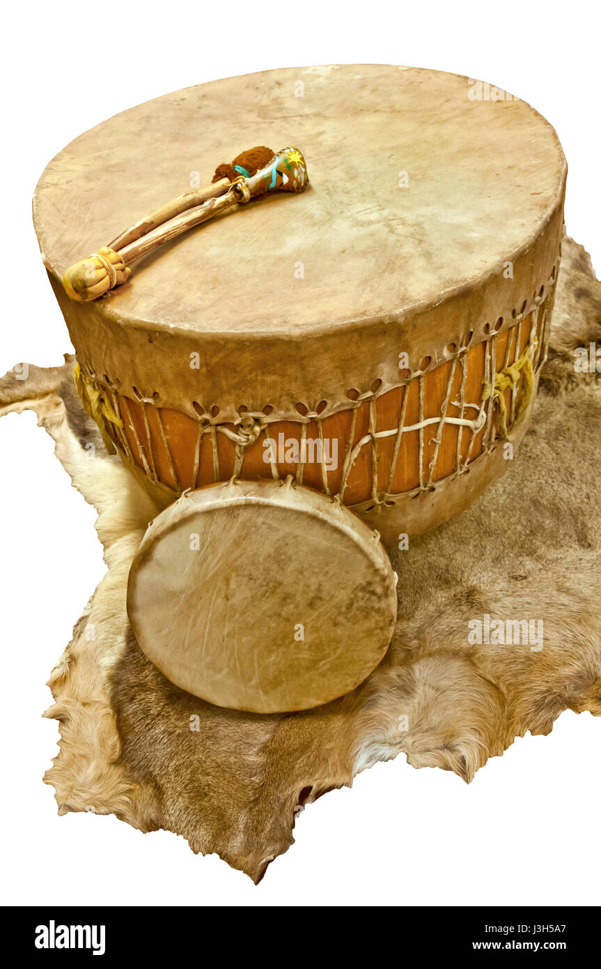 Native American Stock und Hand Trommel mit Schlägel auf Hirsche Tierhaut Stockfoto