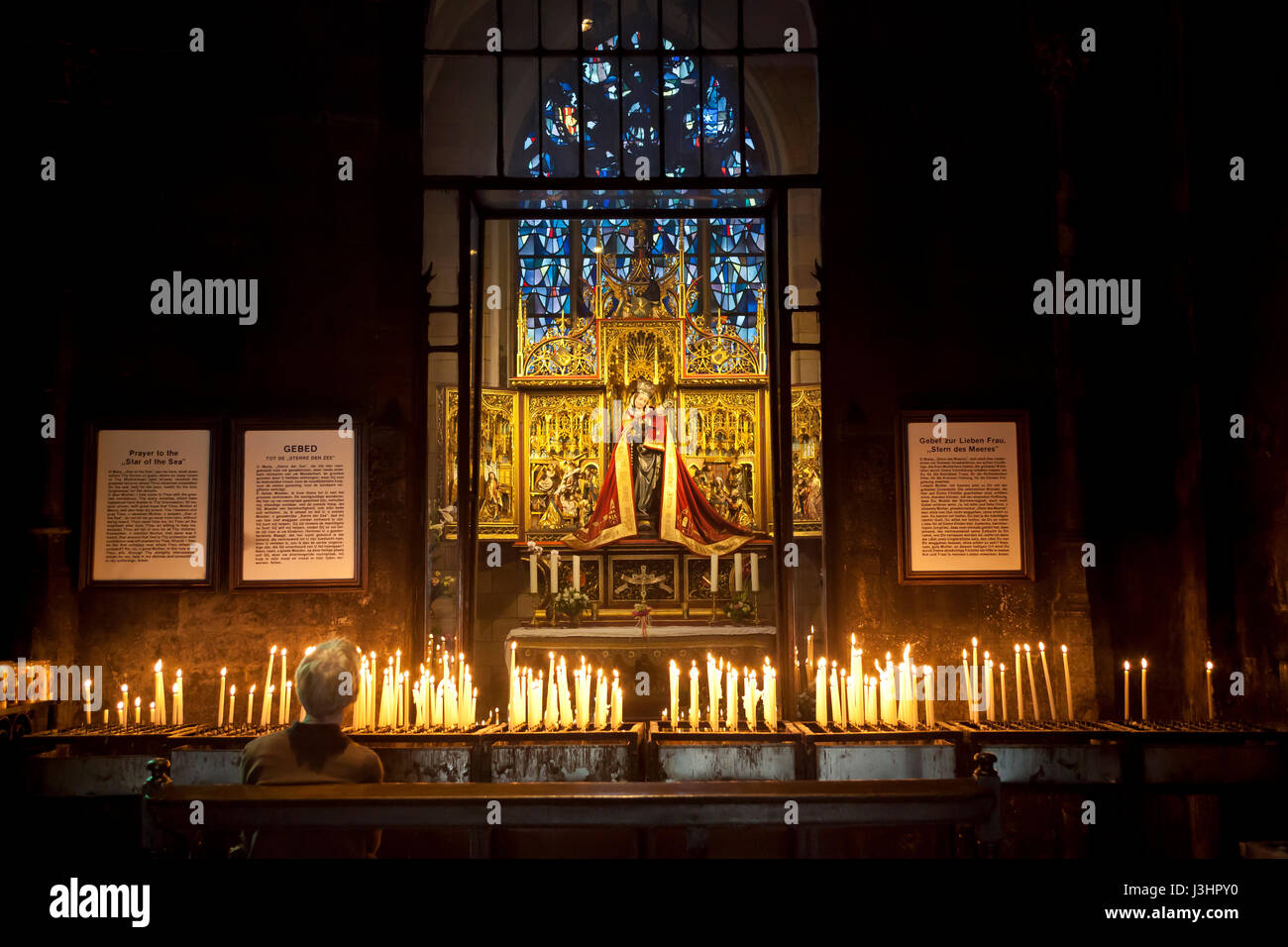 NLD, Niederlande, Maastricht, Statue der Jungfrau Maria in der Basilika unserer lieben Frau Stern des Meeres. Stockfoto