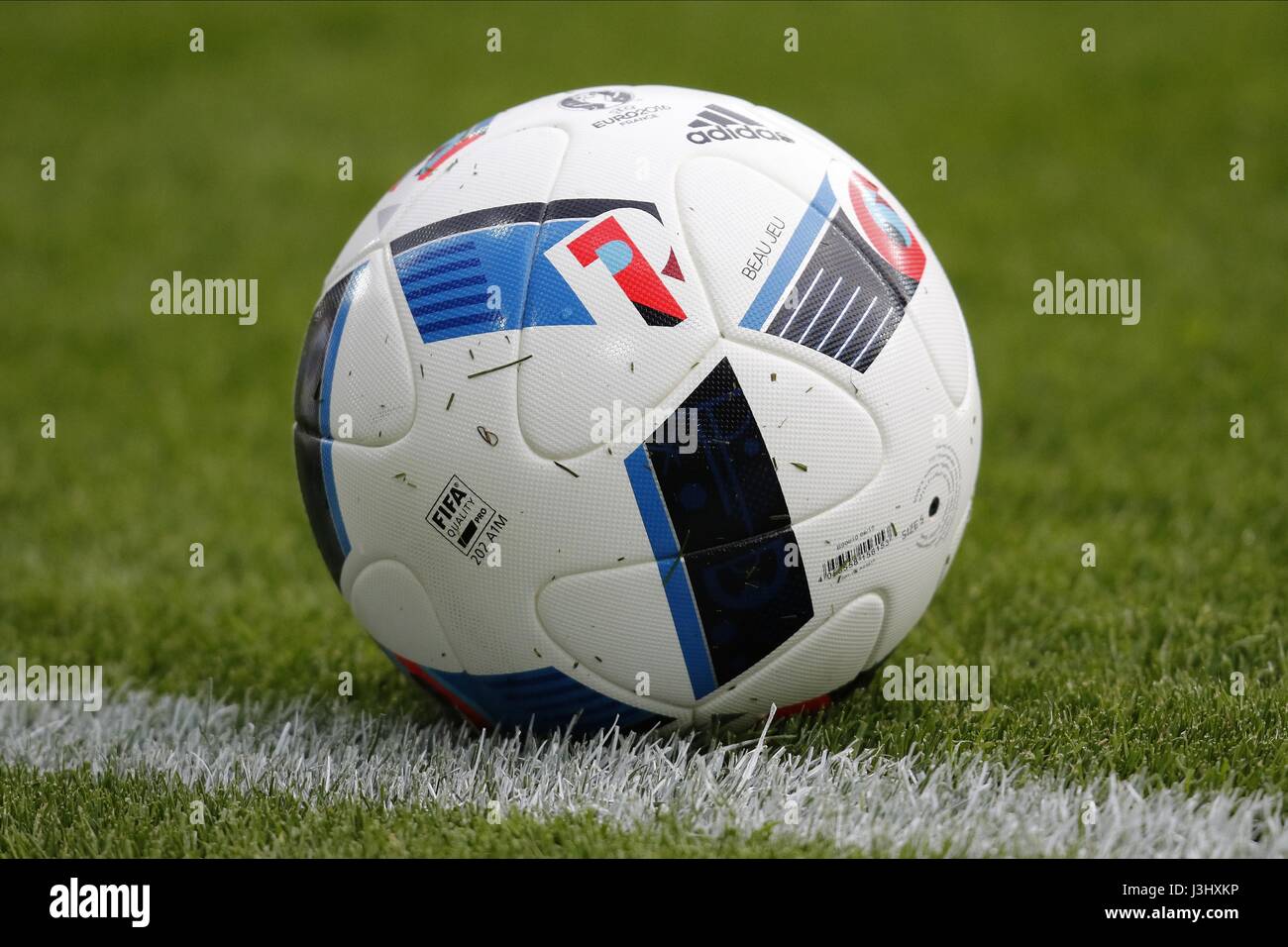 Adidas fußball 2016 -Fotos und -Bildmaterial in hoher Auflösung – Alamy