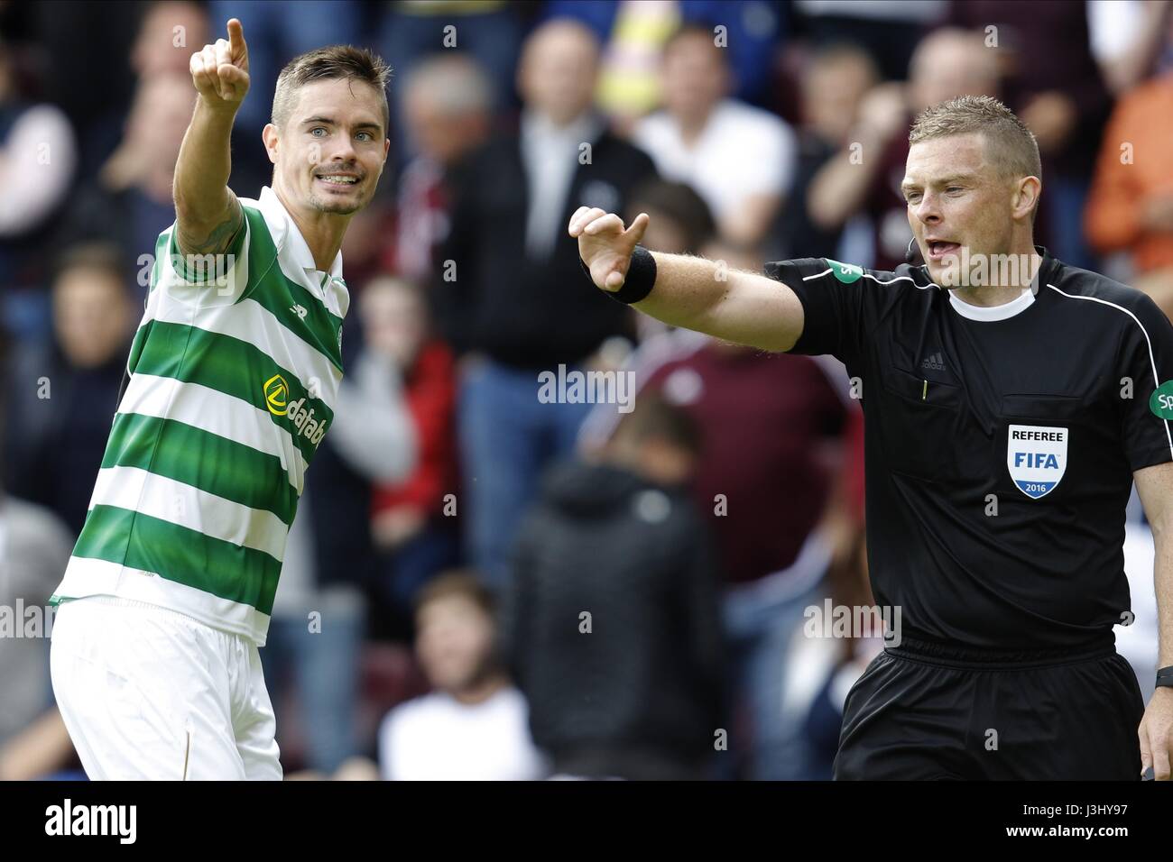 MIKAEL LUSTIG JOHN BEATON HEARTS OF MIDLOTHIAN FC HEARTS OF MIDLOTHIAN FC V CELT TYNECASTLE STADIUM EDINBURGH Schottland 07 Augus Stockfoto