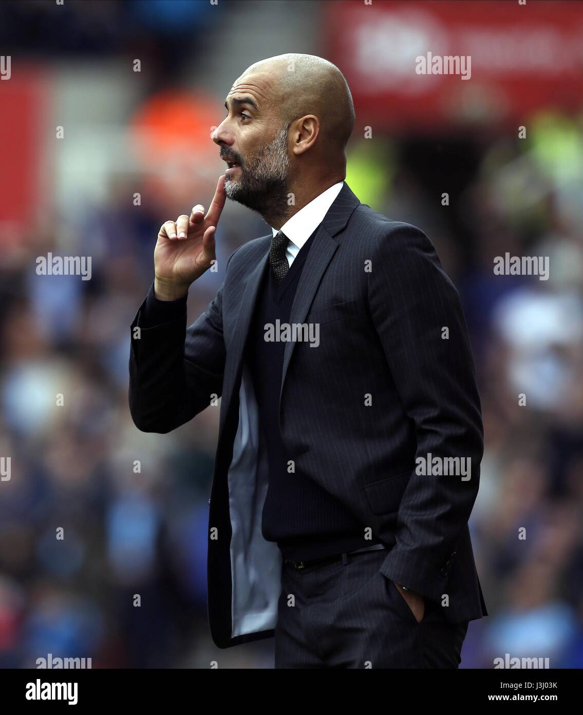 PEP GUARDIOLA MANCHESTER CITY MANAGER BET 365 Stadion STOKE ENGLAND 20. August 2016 Stockfoto