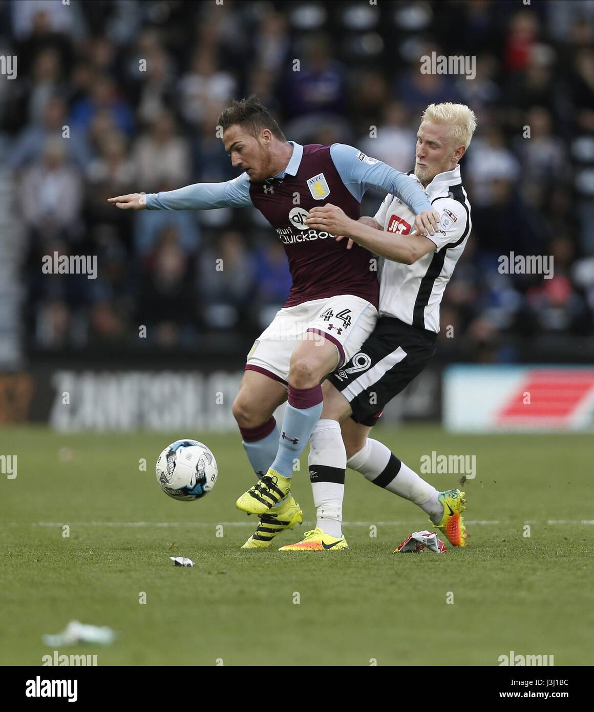 ROSS MCCORMACK wird HUGHES DERBY COUNTY V ASTON DERBY COUNTY V ASTON VILLA IPRO Stadion DERBY ENGLAND 20. August 2016 Stockfoto