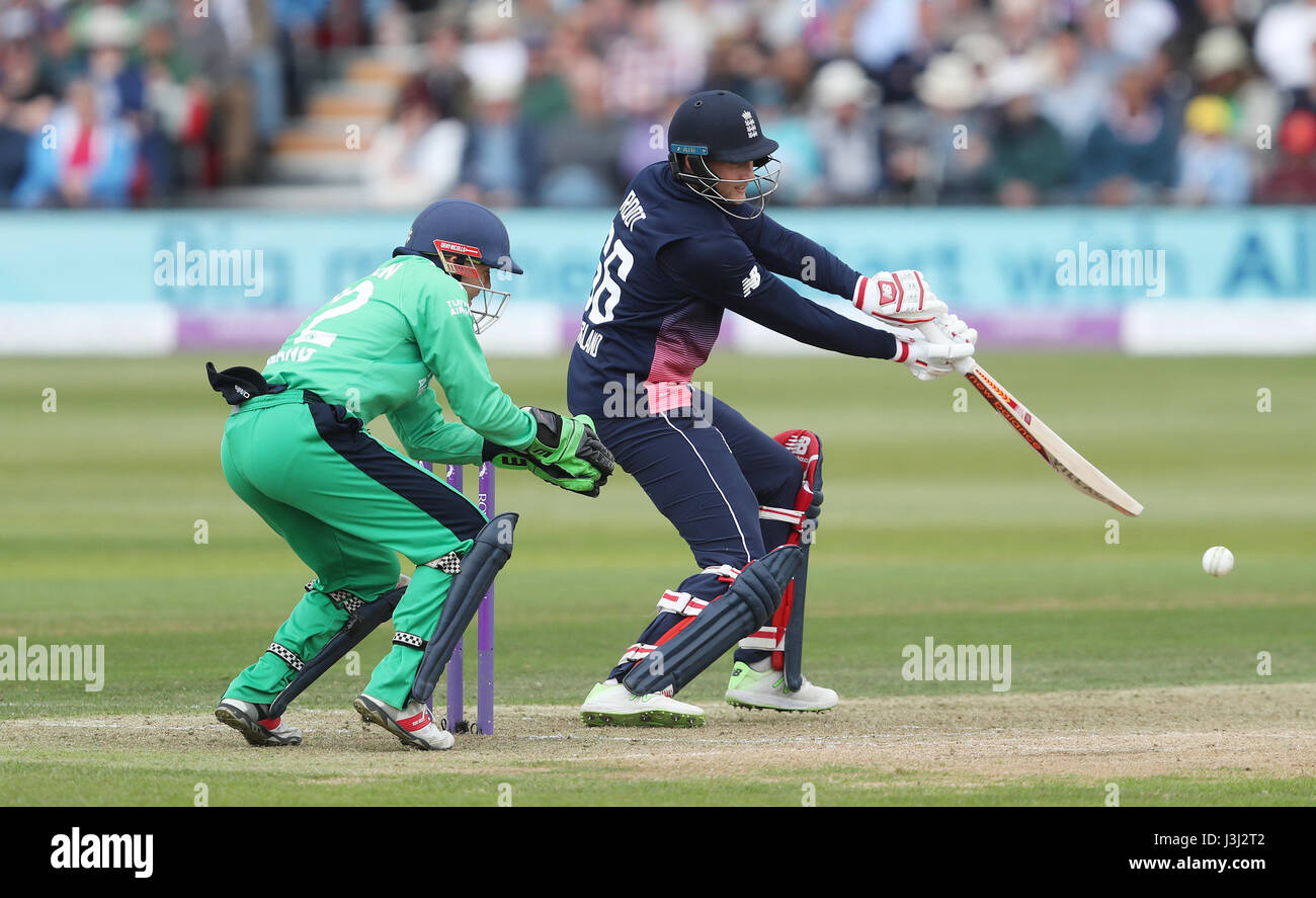 Englands Joe Root während erste Royal London One Day International in The Brightside Ground, Bristol. Stockfoto