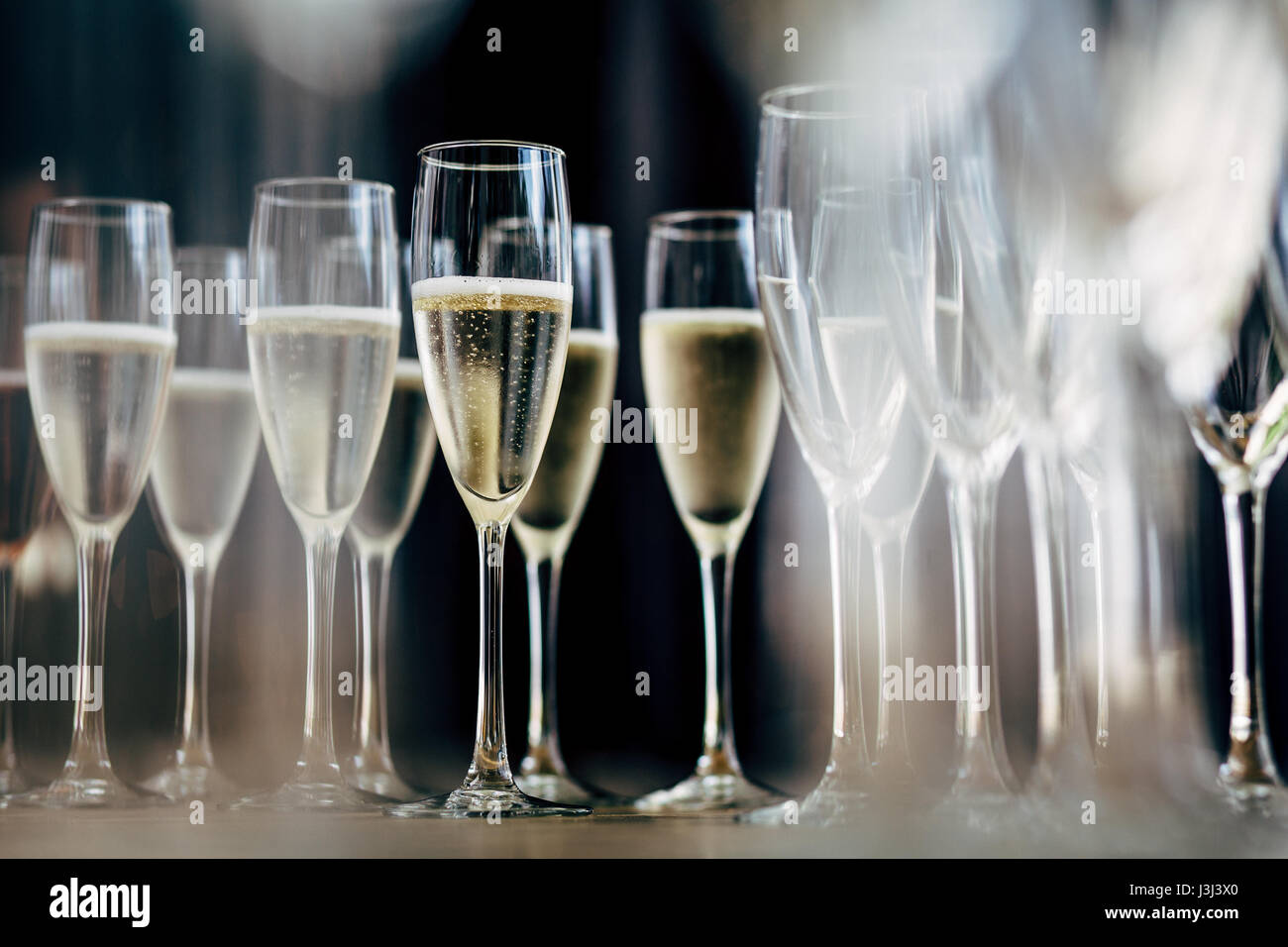 Luxus Tischdekoration.  Design-Details der Luxus-Veranstaltungen. Dinge wie schöne Tabelle Einstellung für das Ereignis bereit. Stockfoto