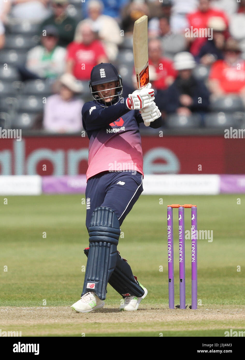 Englands Joe Root während erste Royal London One Day International in The Brightside Ground, Bristol. Stockfoto