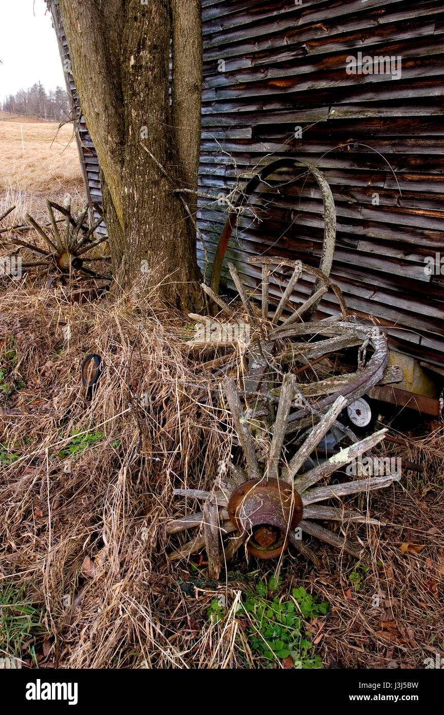 Aufgegeben von Landmaschinen bei einem Jaffrey, New Hampshire, USA, Bauernhof Stockfoto