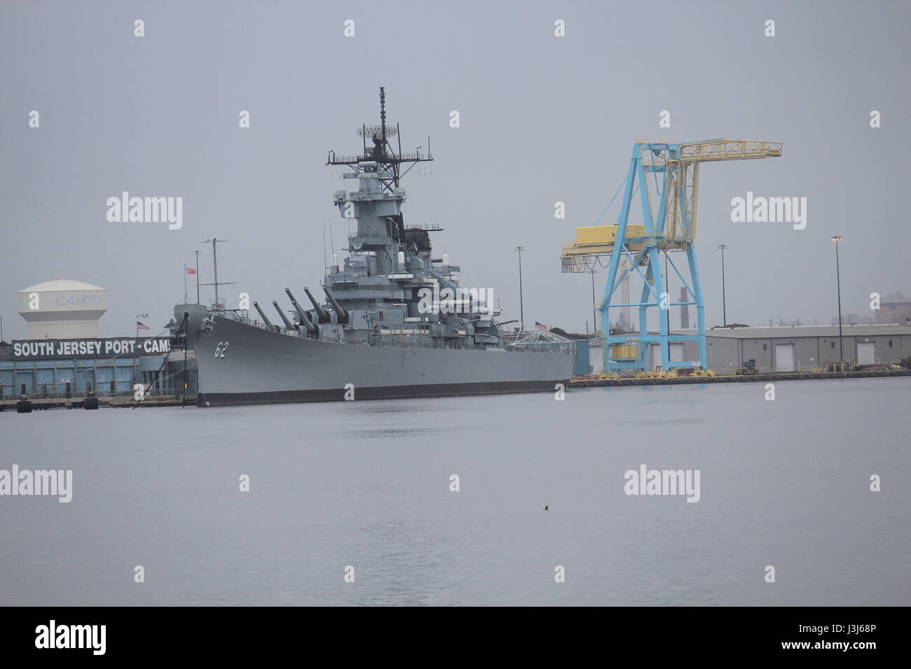 Schlachtschiff auf Jersey Südhafen von Camden Stockfoto