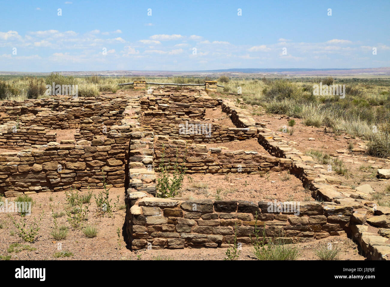 Resten von alten Wohnungen in der Painted Desert in Arizona Stockfoto