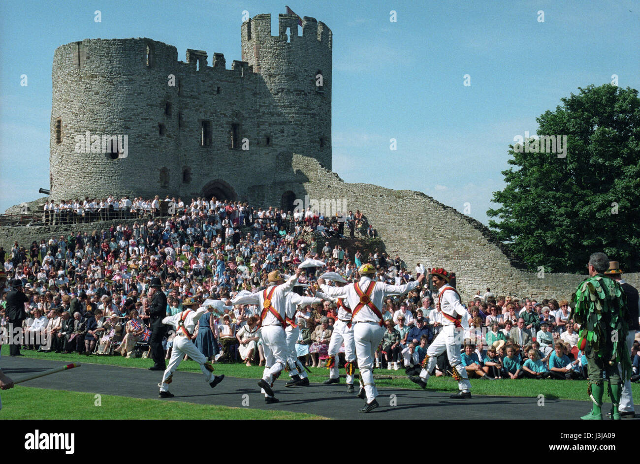 Morris Tänzerinnen bei Dudley Castle in Großbritannien Stockfoto