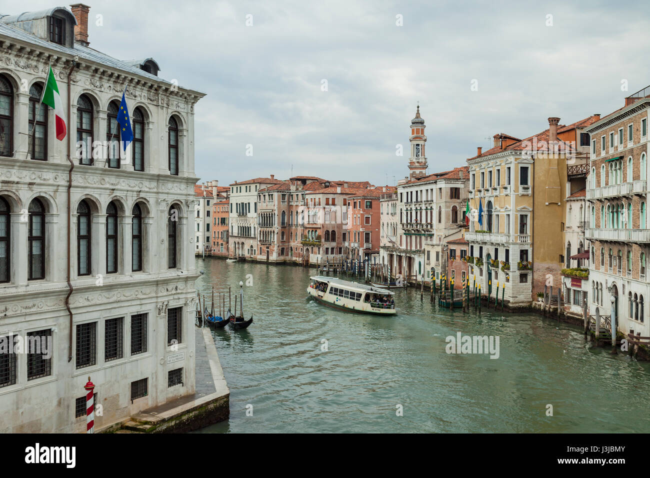 Rainy Day am Canale Grande in Venedig. Stockfoto