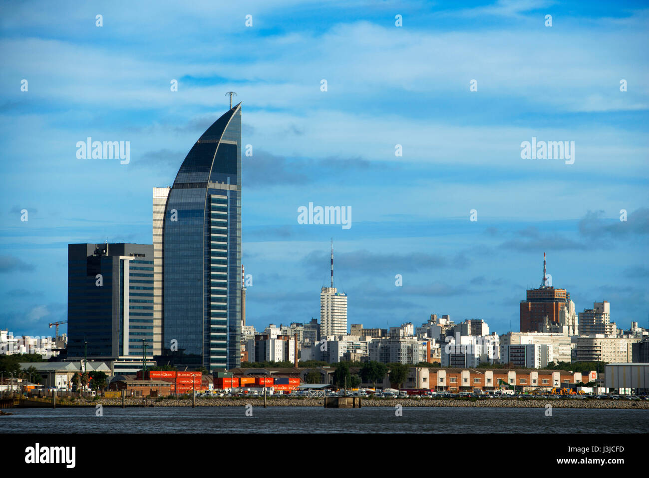 Montevideo Waterfront und Fernmeldeturm oder Antel Tower ist ein 157 Meter hohen Gebäude in Montevideo, Uruguay Stockfoto