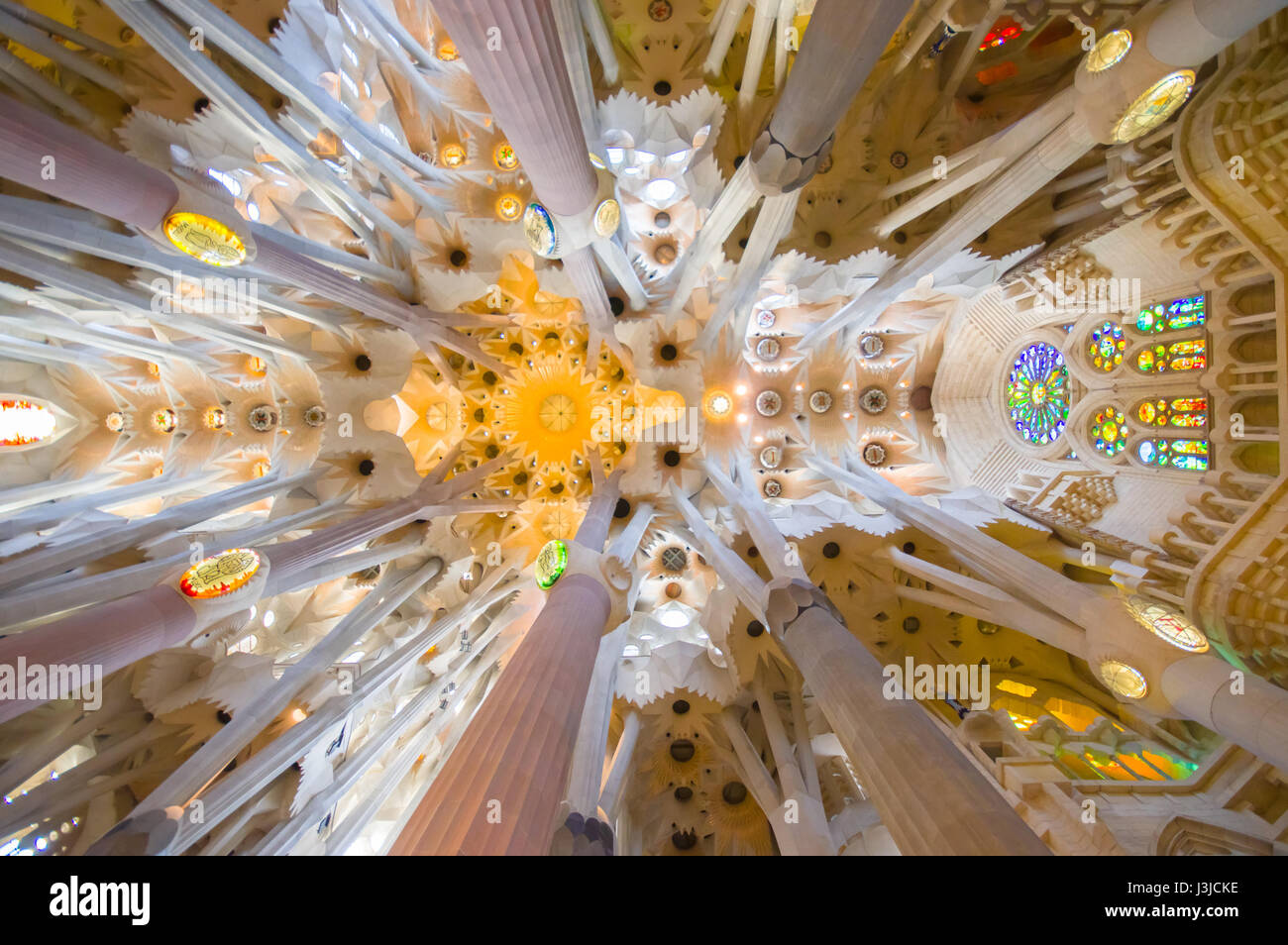 BARCELONA, Spanien - 8. August 2015: spektakuläre Barcelona Kirche La Sagrada Familia mit seinen beeindruckenden gotischen Details und einzigartige künstlerische Archite Stockfoto
