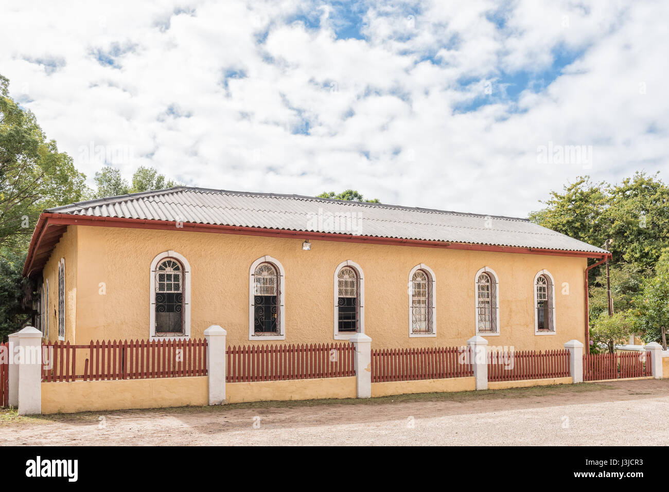 GENADENDAL, Südafrika - 27. März 2017: Teil der historischen Schulgebäude in Genadendal, jetzt ein Konferenzzentrum. Es ist die erste Mission-stati Stockfoto