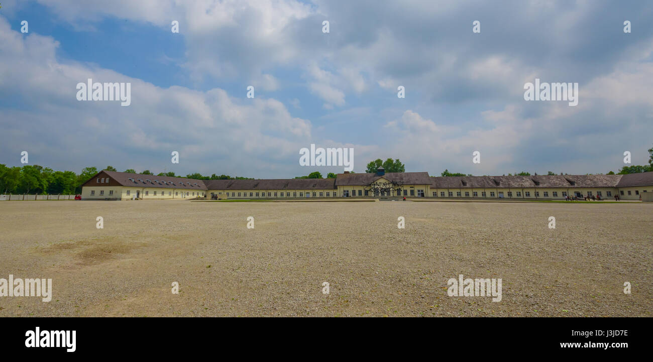 dachau-deutschland-30-juli-2015-gro-e-offene-kies-quadrat-in