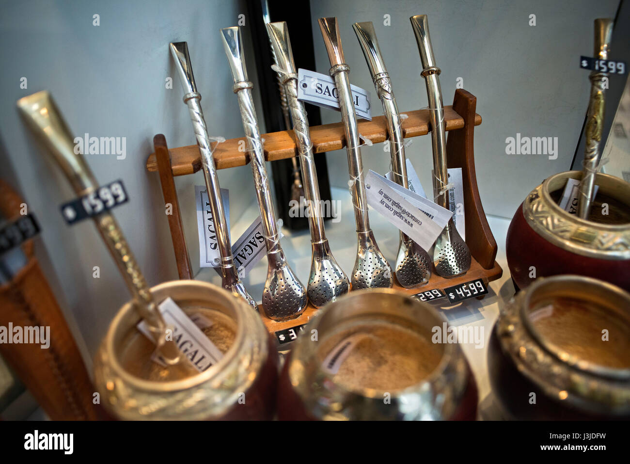 Mate-Becher für Mate Tee, Antiquitätenmarkt, Montevideo, Uruguay,  Südamerika Stockfotografie - Alamy