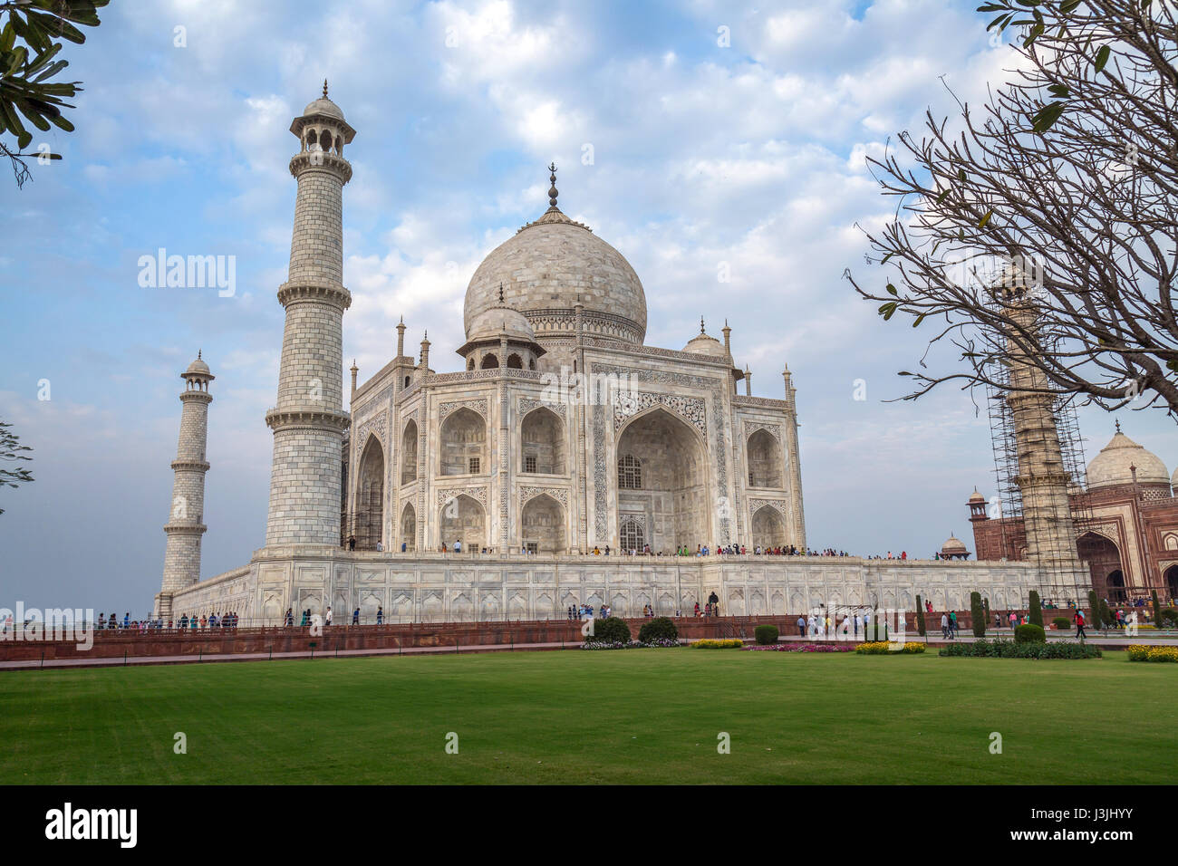 Taj Mahal weißen Marmor-Mausoleum gebaut von Kaiser Shahjahan trägt das Erbe der indischen Mogul-Architektur. Zum UNESCO-Weltkulturerbe. Stockfoto