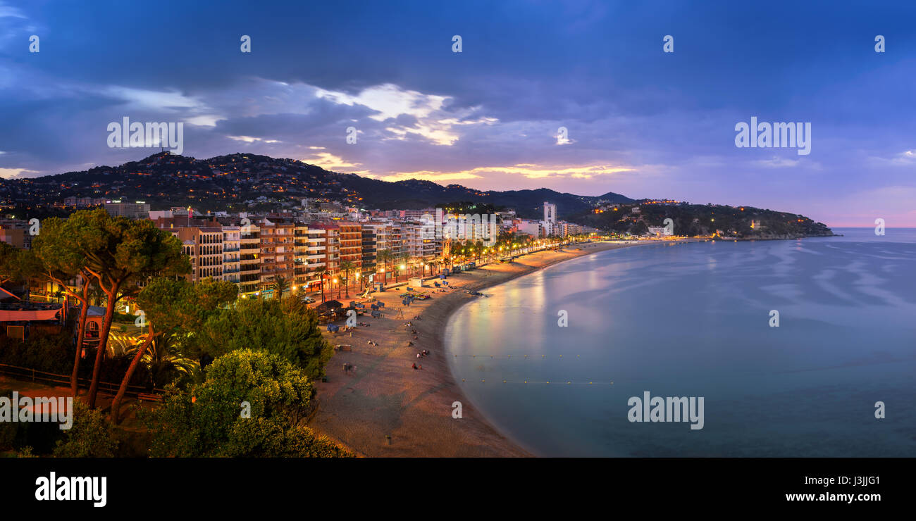 LLORET DE MAR, Spanien - 25. Juni 2016: Panorama von Lloret de Mar in