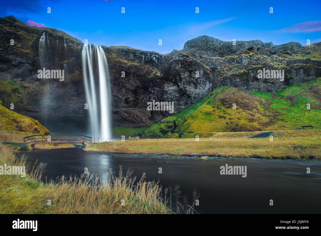 Langzeitbelichtung von der Seljalandsfoss. Wasserfall in Island. Stockfoto