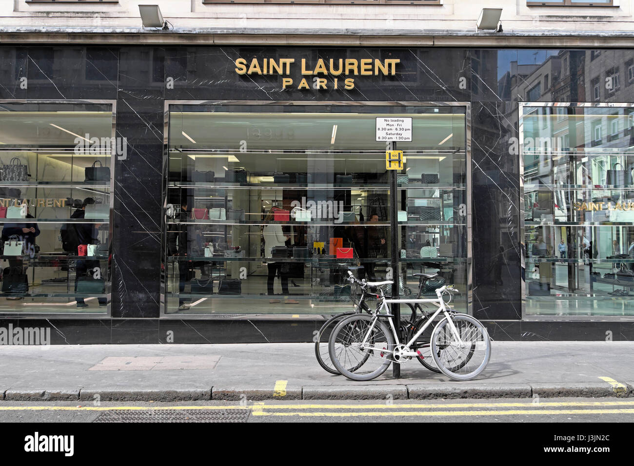 Designer-Saint Laurent Store Exterieur in Old Bond Street, Mayfair, London W1S KATHY DEWITT Stockfoto