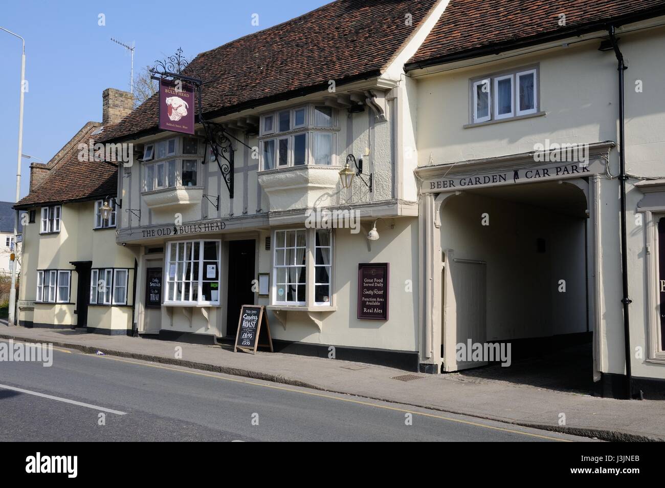 Die alten Bulls Head, Ware, Hertfordshire. Es wurde beschrieben als "eine Poststation mit Charakter". Stockfoto