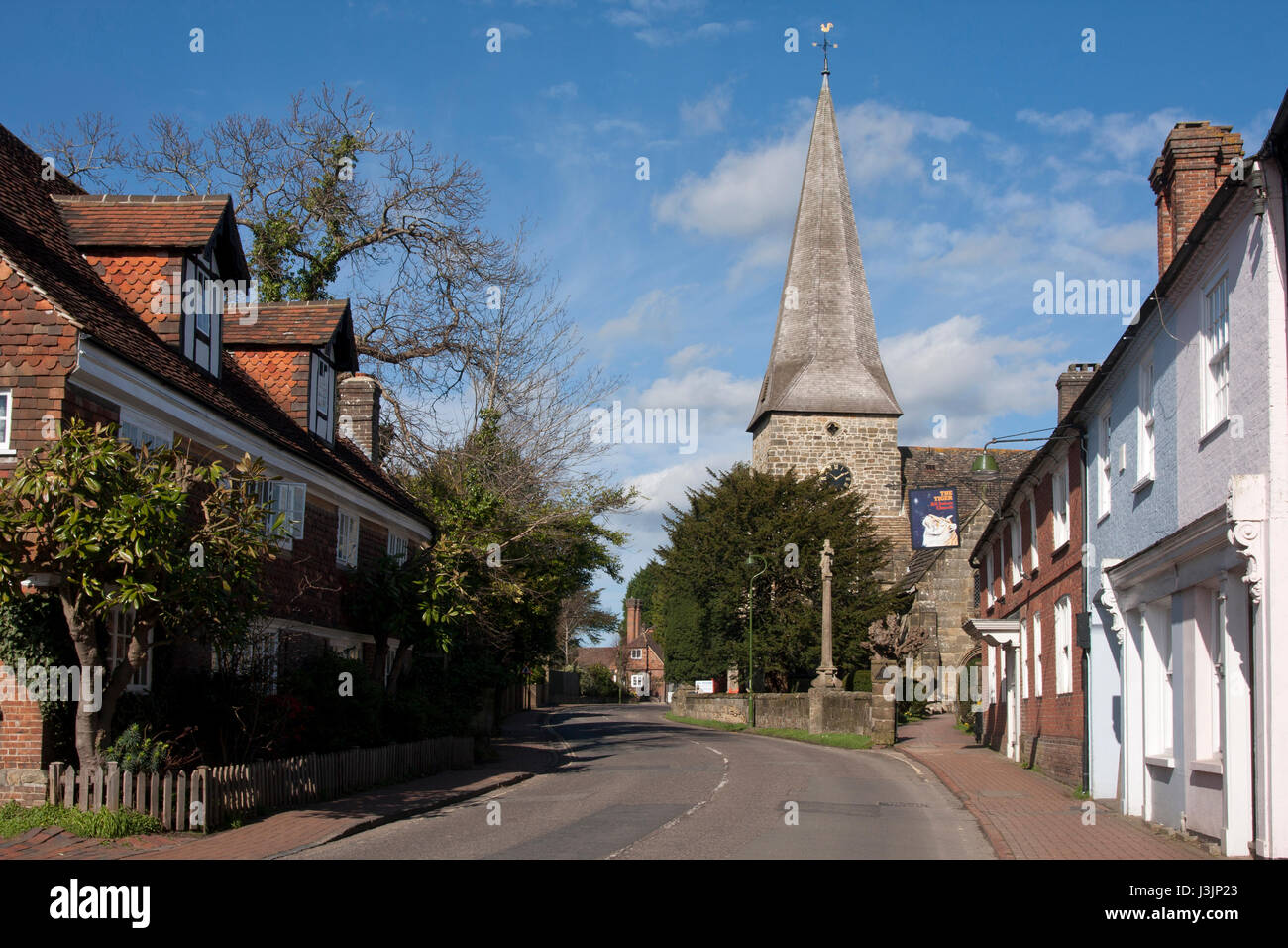 Alle Heiligen anglikanische Pfarrkirche auf der High Street, Lindfield nr Haywards Heath, West Sussex, England Stockfoto