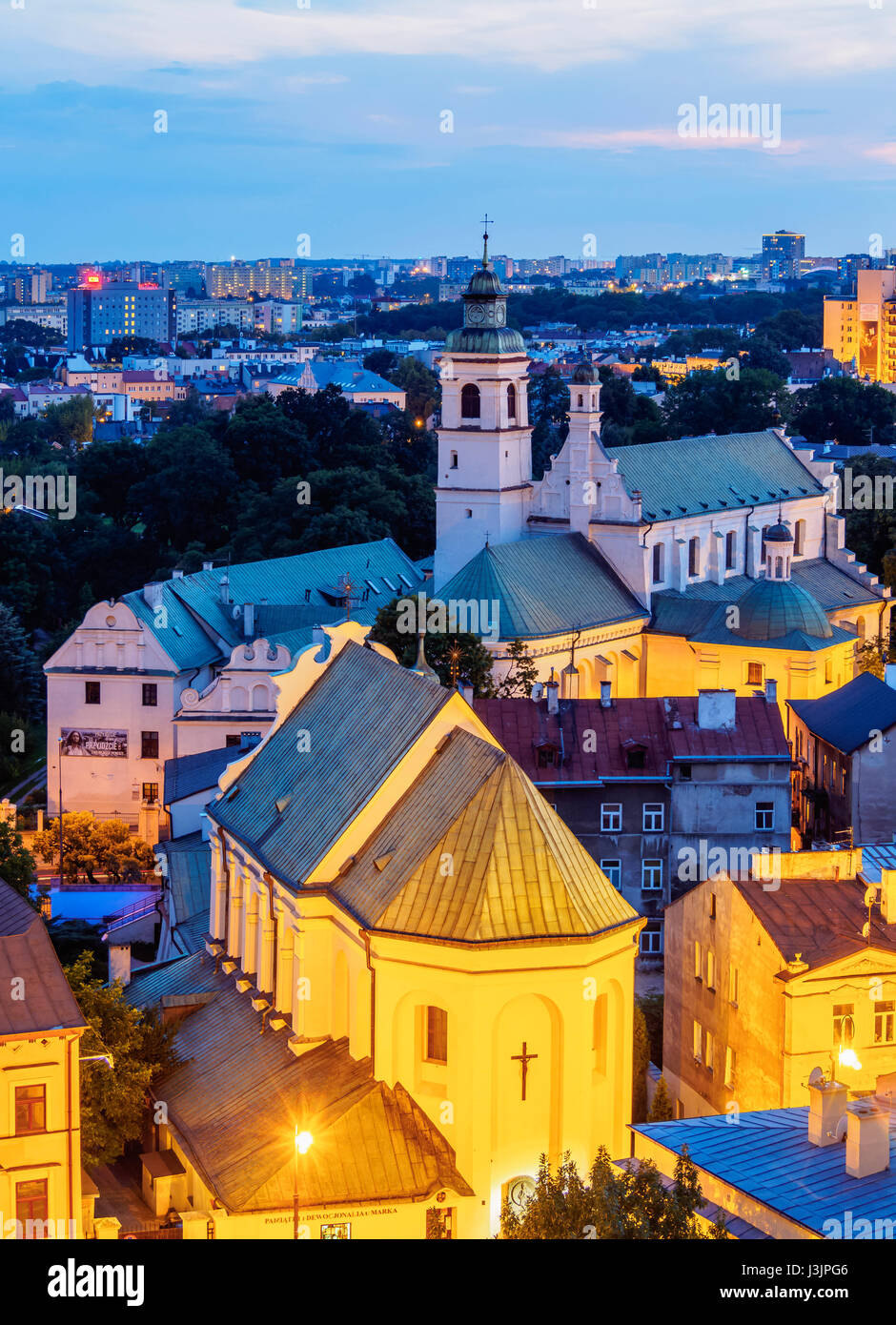 Polen, Woiwodschaft Lublin, Stadt Lublin, Old Town, erhöhten Blick auf die Kirchen von Peter der Apostel und die Umwandlung von St Paul in der Dämmerung Stockfoto