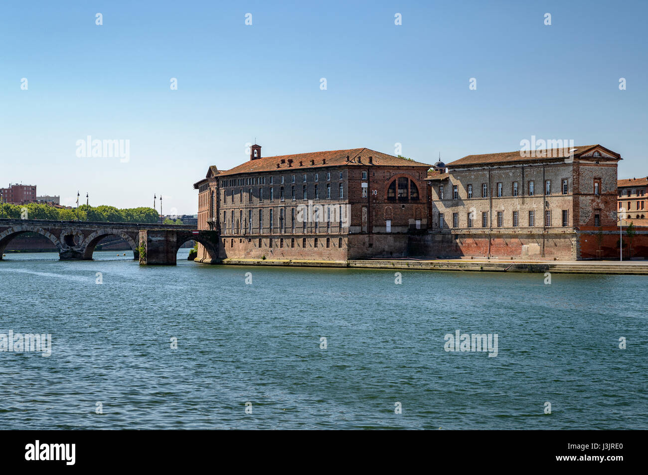 Gesamtansicht von der Hotel-Dieu Saint-Jacques entlang der Garonne Stadt Toulouse, Frankreich, Haute Garonne, Europa. Stockfoto