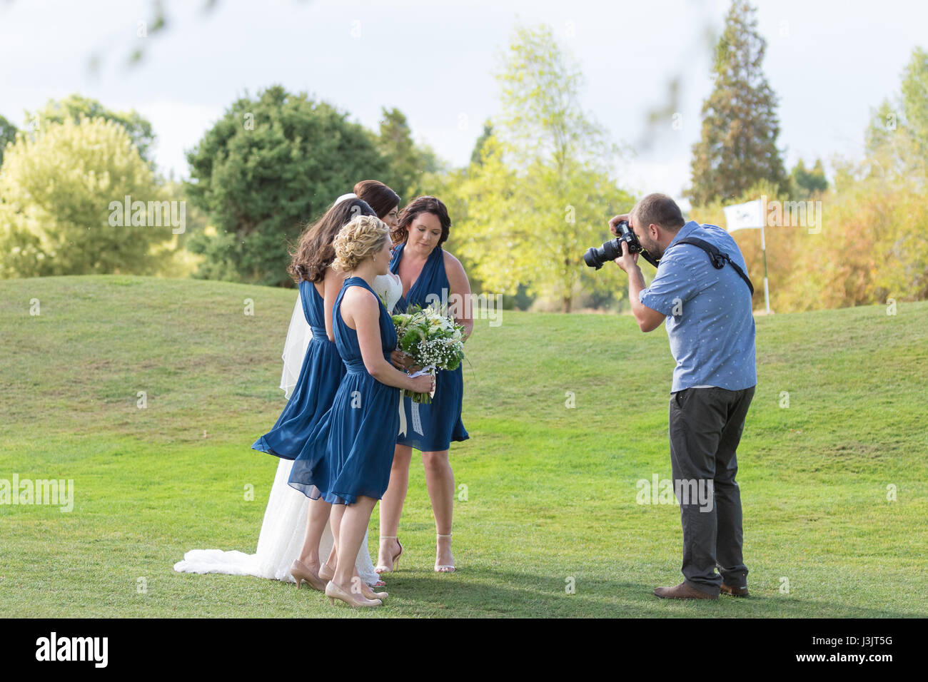 Hochzeitsfotograf mit Kamera Stockfoto