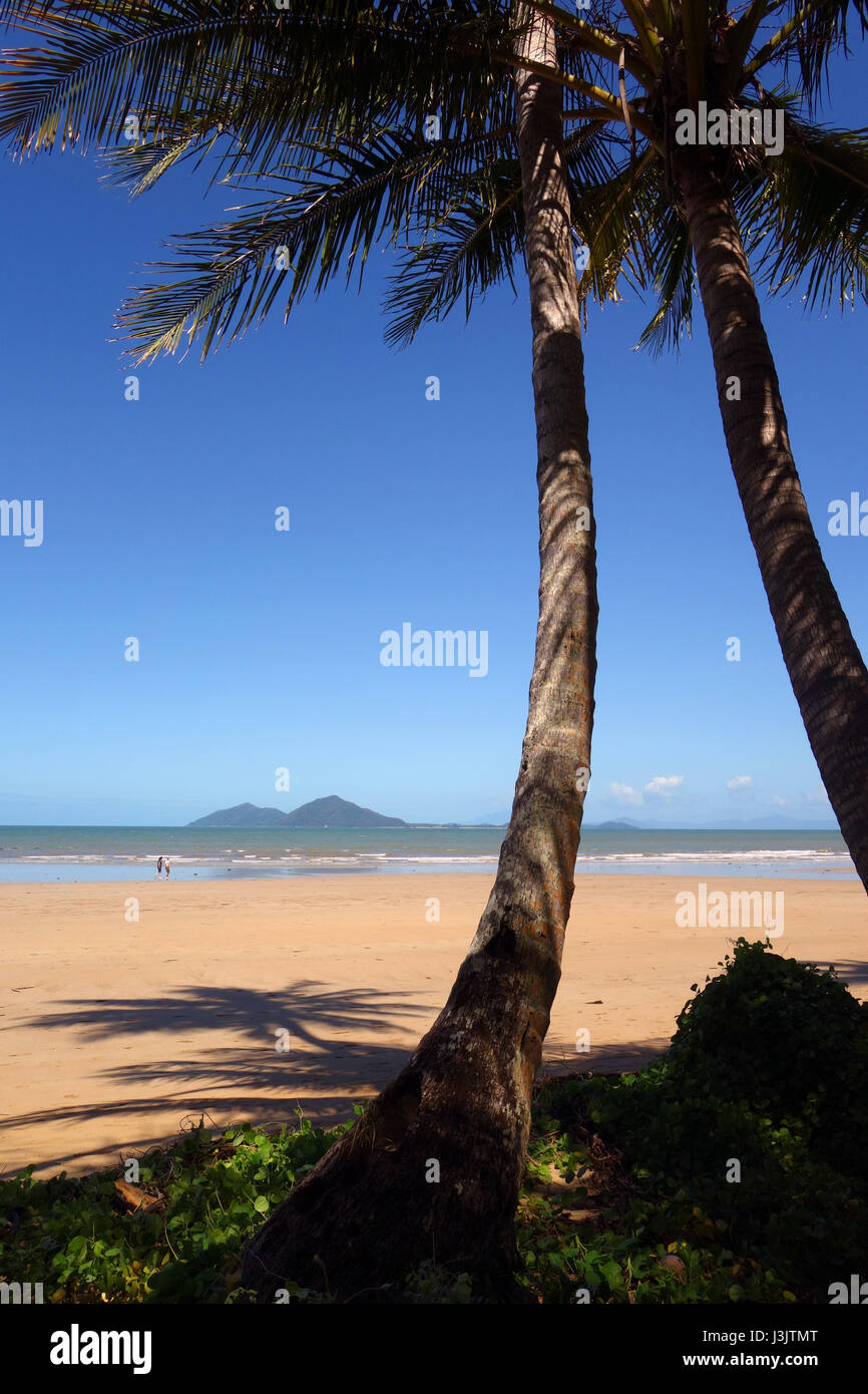 Mission Beach mit Dunk Island im Hintergrund, Queensland, Australien Stockfoto