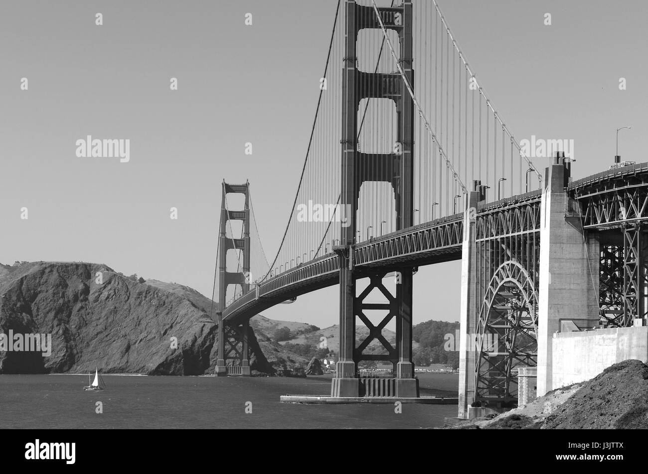 Die Golden Gate Bridge, ein Wunder der Technik von Bau- und architektonische Wahrzeichen der Stadt, Auto- und Fußgängerverkehr in San Fran sieht Stockfoto