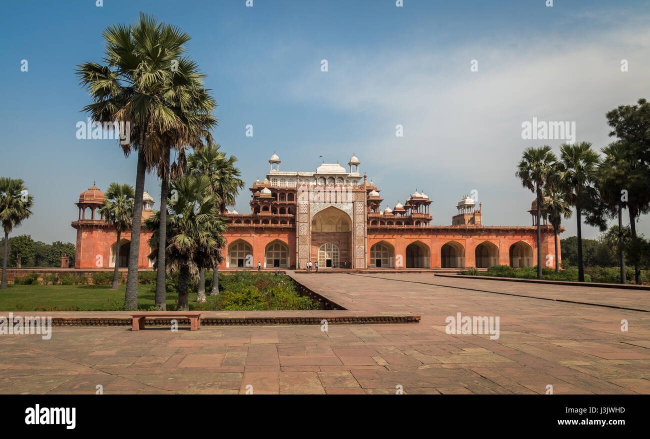 Großmogul akbar Grab agra in sikandra von seinem Sohn jahangir im Baujahr 1613 ad ist ein Meisterwerk der Mughal india Architektur. Stockfoto