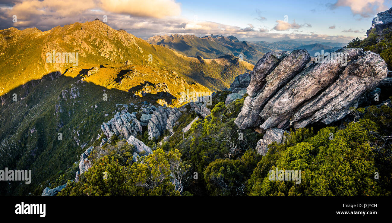 Blick auf das Westportal und östlichen Arthur Range. Südwesten Tasmanien Stockfoto