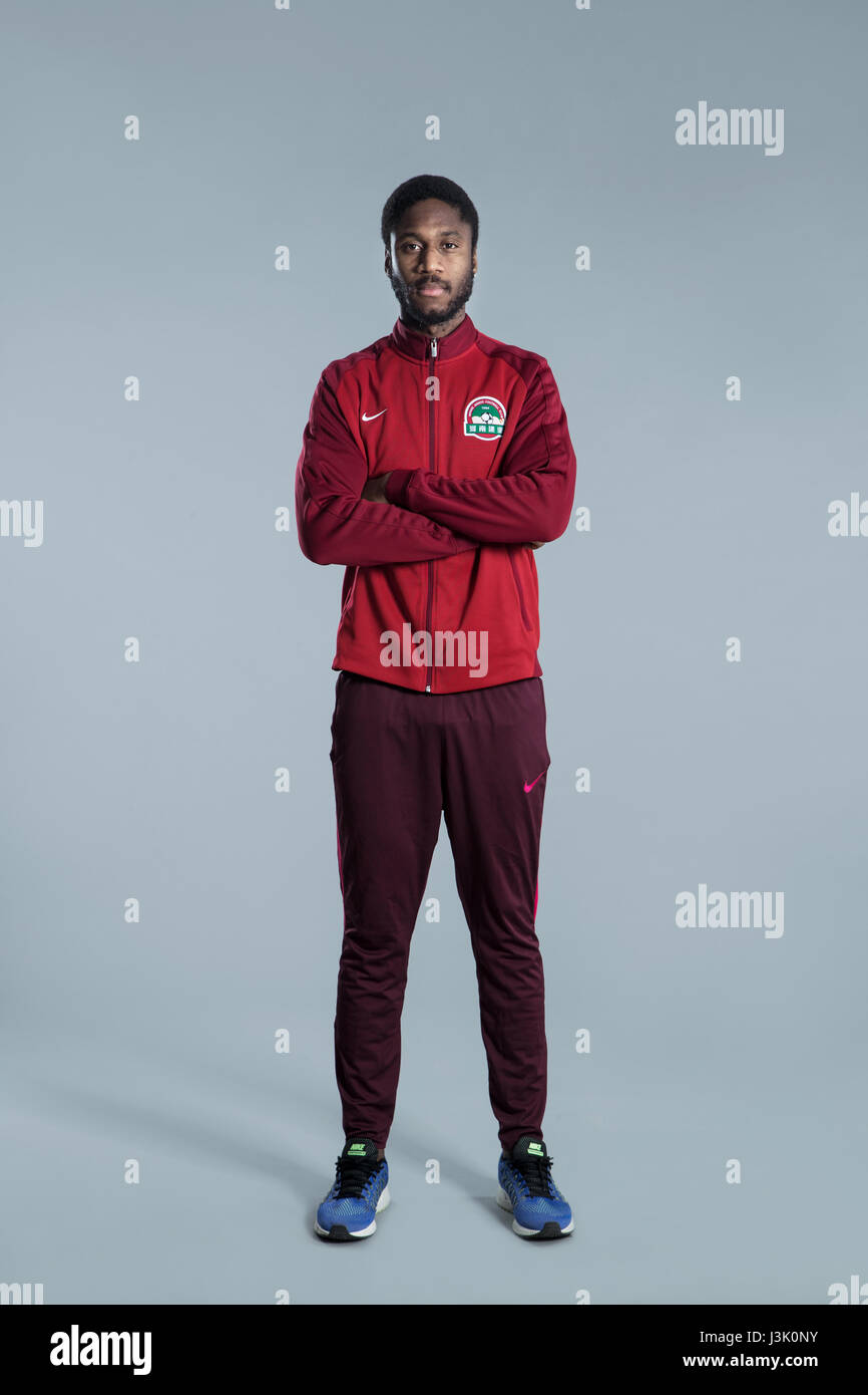 Porträt der guinea-bissauischen geboren dänischer Fußballspieler Edigeison Gomes von Henan Jianye F.C. für die 2017 Chinese Football Association Super League, in Zhengzhou City, Zentral-China Henan Provinz, 19. Februar 2017. Stockfoto